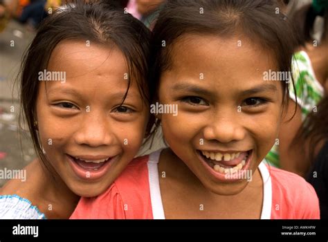 philippinen manila mädchen im slum malat stockfotografie alamy