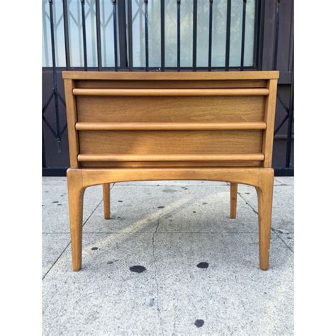 Paul mccobb style lane rhythm mid century walnut nightstand side end table this side table measures: Mid-Century Lane Rhythm End Table Nightstand | Chairish