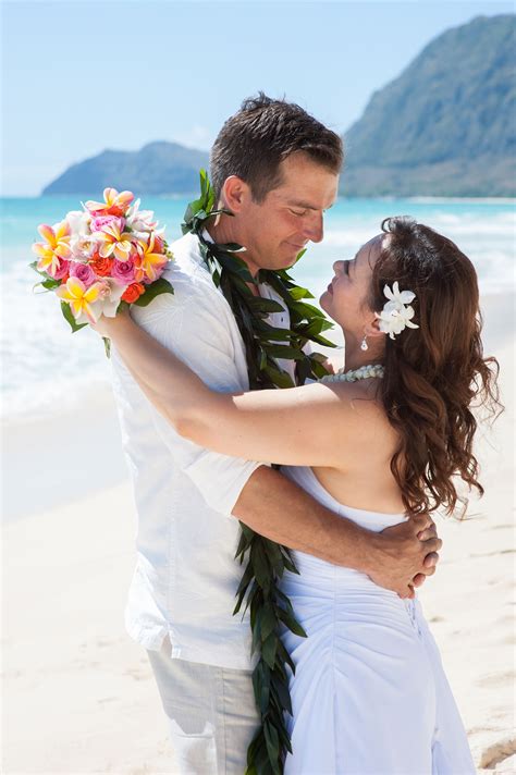 Hawaiian Wedding Flowers And Leis A Rainbow In Paradise