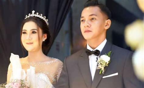 Dikabarkan hamil anak pertama, ini 8 potret nella kharisma yang makin mesra dengan dory harsa setelah menikah. Sempat Membantah, Nella Kharisma Akui Sudah Menikah dengan ...
