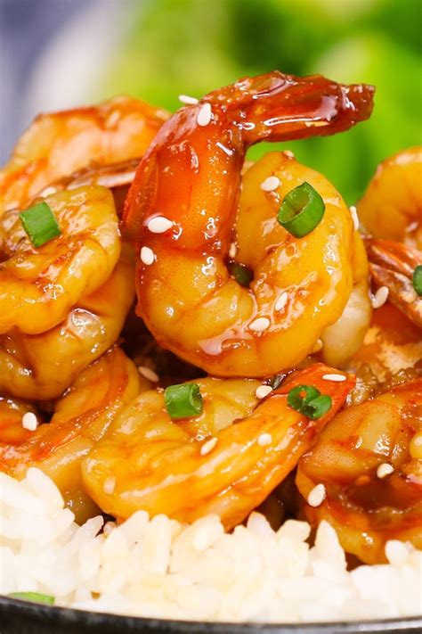 Allow the shrimp to cook for 1 to 2 minutes. How to Cook Shrimp (5 Easy Methods) | TipBuzz