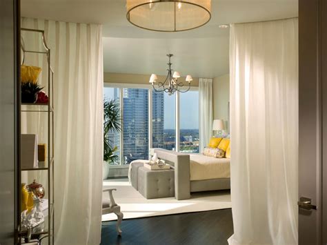 Look for shades that enable you to enjoy softly filtered light during the day and block light when you want nighttime privacy. 8 Window Treatment Ideas for Your Bedroom | Bedrooms ...