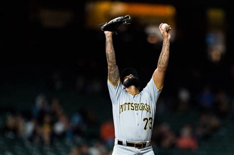 Pittsburgh Pitcher Vázquez Arrested On Charges Of Soliciting Teen For