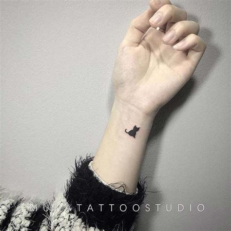 21 Stylish Wrist Tattoo Ideas For Women Stayglam Wrist Tattoos For