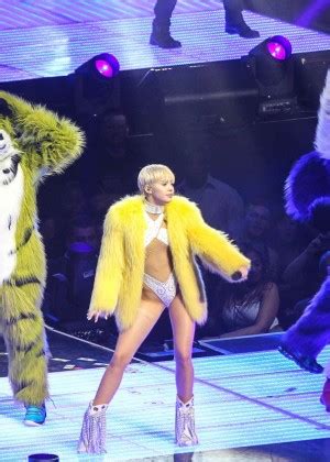 Miley Cyrus Bangerz Tour At Verizon Center In Washington Gotceleb
