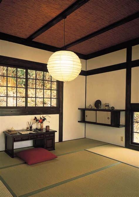 The focus in japanese décor rests on the essential rather than lavish, so your bedroom should feature only the indispensable furnishings such as a platform bed (a thick mattress standard floor coverings should be replaced by a tatami mat, a traditional japanese rug crafted from compressed rice straws. The floor, Standing desks and Zen on Pinterest