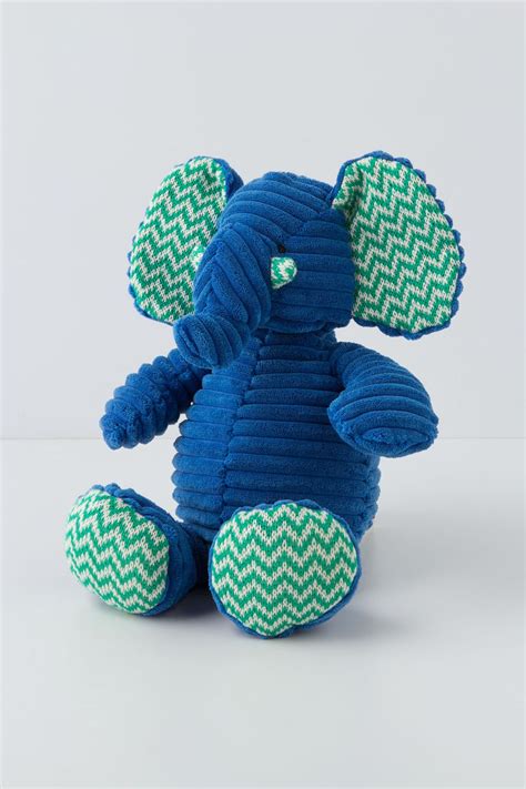 Cuddlesome Elephant | Elephant, Elephant love, Cute elephant
