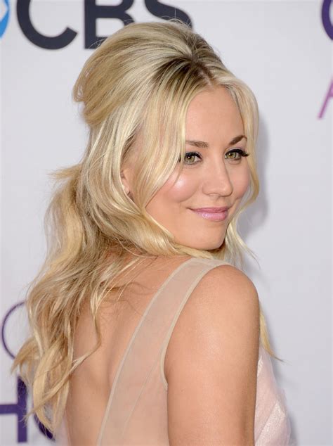 Kaley Cuoco Peoples Choice Awards Red Carpet Fashion Style