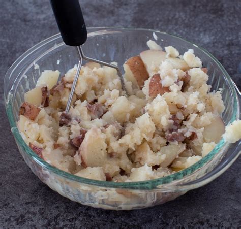 Leave those yummy potato skins on! Instant Pot Garlic Mashed Potatoes - Upstate Ramblings