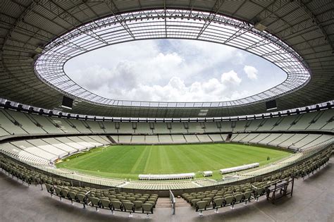 Przegląd sportowy piłka nożna mś 2014. Photos du stade de Fortaleza : Estadio Placido Castelo