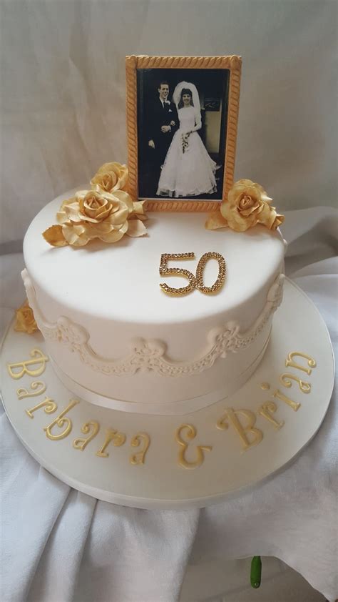 Pin by Becky Lee on Cake decorating ideas | Golden anniversary cake