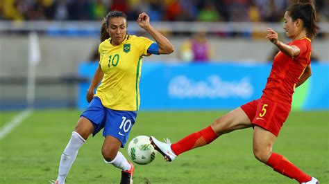Assim, ao mesmo tempo, a. Em crescimento: o futebol Feminino ao longo dos anos ...