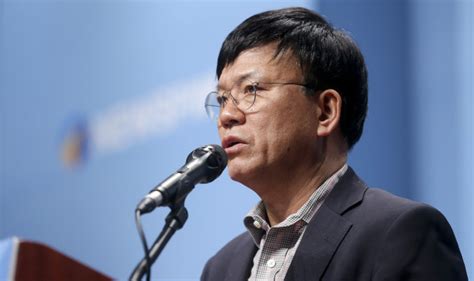이병태 카이스트 교수가 최근 페이스북에 올린 글이 오늘 하루 종일 논란이 됐습니다. 뉴스핌 - 뉴스핌 포럼 이병태 교수 "디지털 뉴딜정책으로 청년 ...