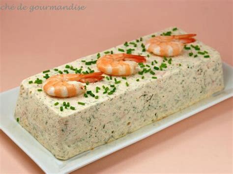 Changez des éternels classiques, et surprenez vos convives en proposant de fraîche et légère, la terrine de poisson constitue l'entrée idéale pour un menu gastronomique de prestige. Terrine de poisson et langoustine : Recette de Terrine de poisson et langoustine - Marmiton