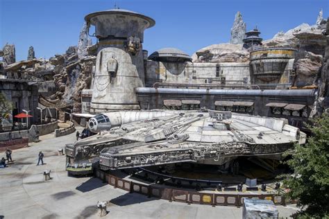 Star Wars Galaxys Edge Is So Ambitious Disneyland Fans May Not Be