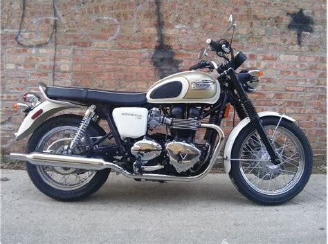 Model 2014 objem 865 cm3 výkon 50 kw (68 k) kategorie naháče v roce 2014 stál 209 750 kč. Buy 2014 Triumph Bonneville T100 on 2040-motos