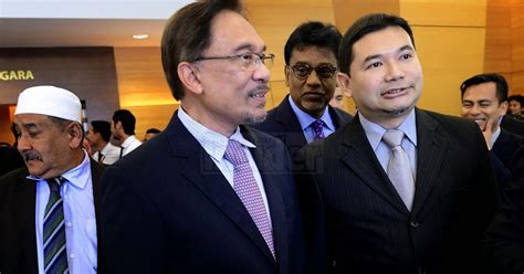 Kuala lumpur, kompastv presiden partai pribumi bersatu malaysia, muhyiddin yassin ditunjuk sebagai perdana menteri. 'Anwar ditawar jadi Timbalan Perdana Menteri Malaysia ...