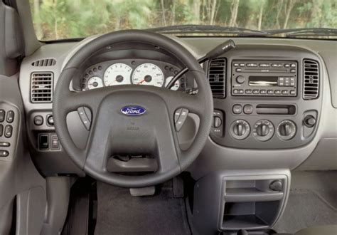 Ford Escape Tahun 2002 2005 Info Mobil Bekas