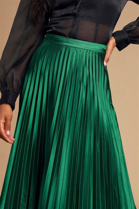 fashionable babe emerald green satin pleated midi skirt pleated midi skirt fashion green satin