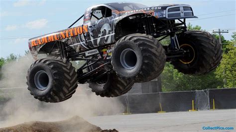 Hd wallpapers and background images Grave Digger Monster Truck Wallpaper (54+ images)