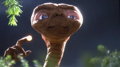 Its name in english is tee (pronounced /ˈtiː/), plural tees. Things you only notice in E.T. as an adult