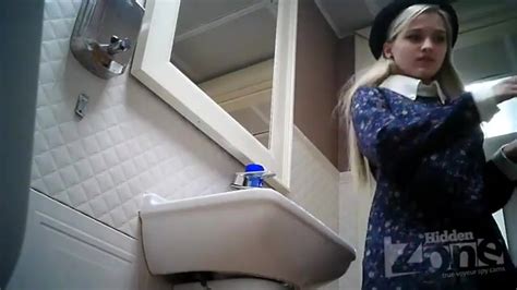 voyeur pee sexy russian toilet spy camera