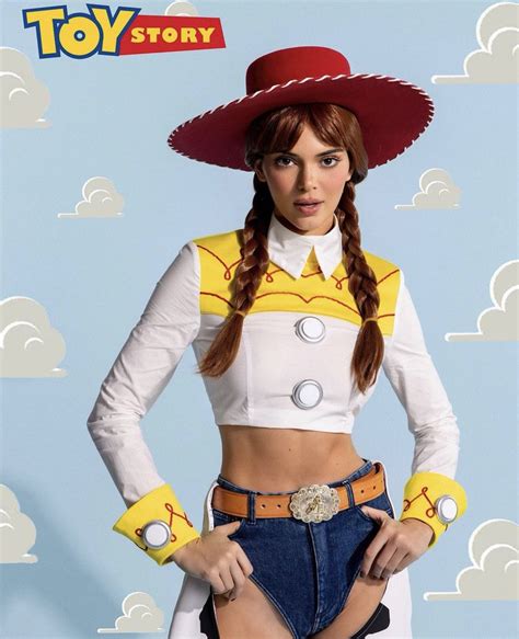 Naomi On Twitter Rt Popbase Kendall Jenner Dresses Up As Jessie For Halloween