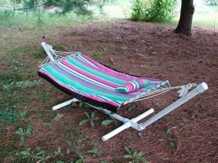 Do you like the idea of having a lounge area in your backyard with a hammock? Pin on suporte rede