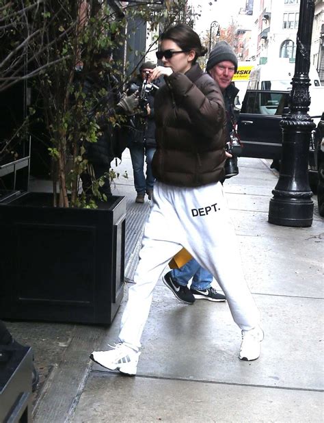 Kendall Jenner In A White Sweatpants Was Seen Out In Ny 11192019