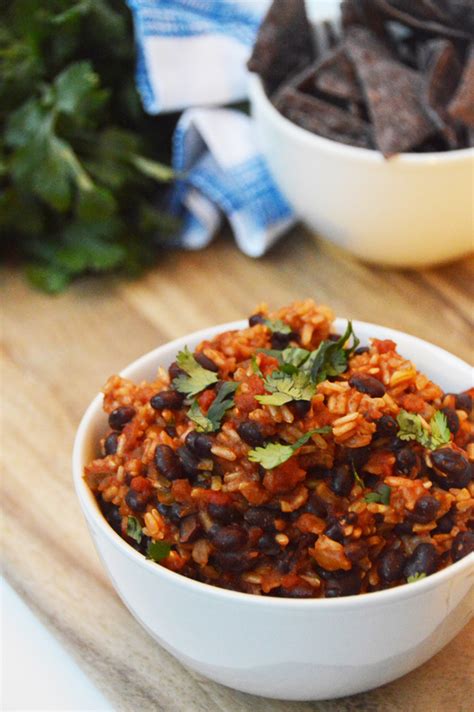 My schedule is getting ridiculous lately. Slow Cooker Mexican Rice & Beans | Pumps & Iron