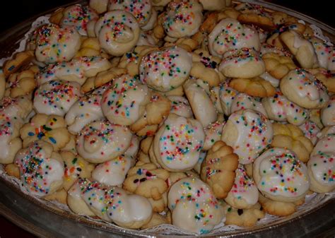 Christmas linzer cookiesmy gorgeous recipes. Nonna Filomenas Italian Love Knots | Recipe | Food recipes, Italian christmas cookies, Italian ...