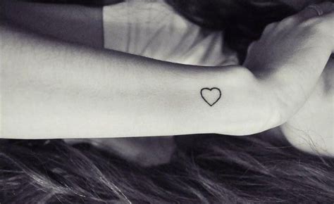 Sintético Tatuagem coração braço Bargloria