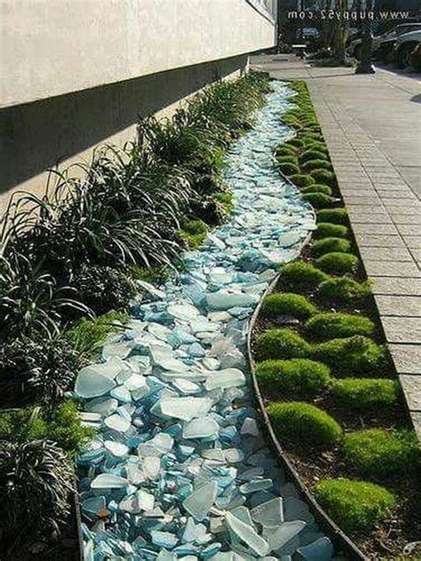 40+ Beautiful Garden Edging Landscape Ideas with Recycled Materials