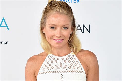 Kelly Ripa Sends Booty Selfie To In Laws On Accident