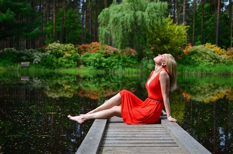 Images Gratuites Eau La Nature Forêt Gens Fille Femme Lac été Vacances Femelle