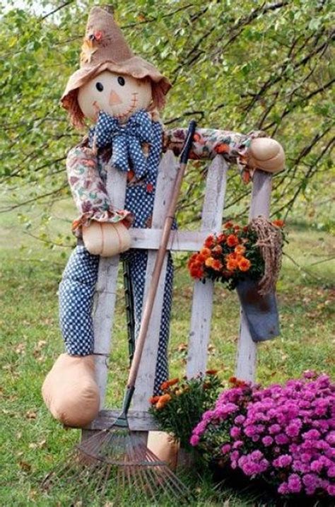 33 Gorgeous Garden Scarecrow Ideas Fall Crafts Diy Scarecrow Scarecrows For Garden