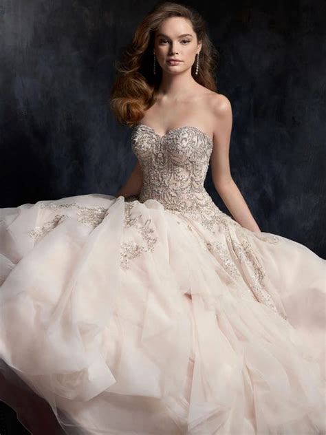 Empieza por la tarde y se acaba de madrugada. Enseñanzas de una boda gitana, todo lo que tienes que ...