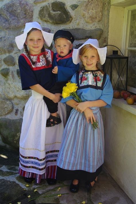 Pin By Suwandee95 Nimmanpisuit On Antje Lives In Holland Costumes Around The World Dutch