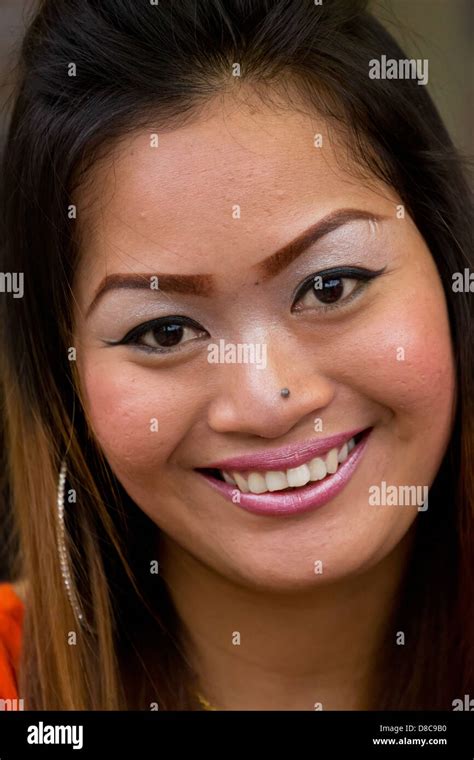 Smiling Thai Girl Phuket Stockfotos Und Bilder Kaufen Alamy