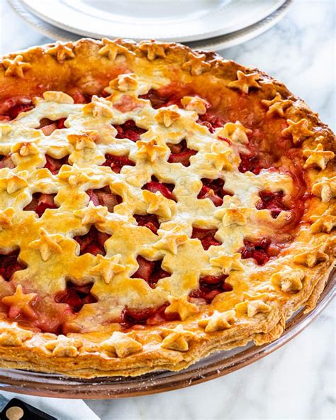 A Strawberry Rhubarb Pie Fresh Out Of The Oven Sweet Pie Strawberry Rhubarb Pie Strawberry