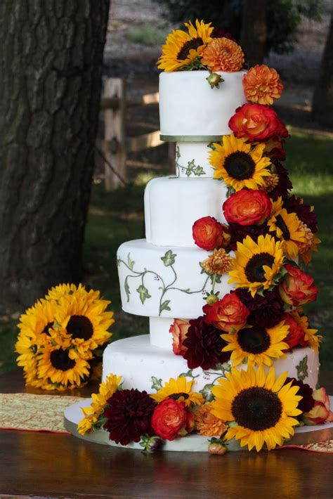 So what flowers are safe to decorate a wedding cake with? Pastries By Vreeke: September 2011