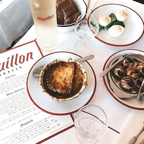 This full vegetarian thanksgiving dinner has everything you want in an easy thanksgiving meal and to finish off this vegetarian thanksgiving dinner…cheese! A French Theme Thanksgiving Dinner