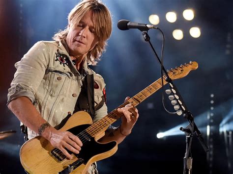 Keith urban is an australian country music singer and songwriter and who won his first grammy with you'll think of me in 2002. Keith Urban Drops Dance-Happy New Video for "Never Comin ...