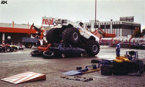 Jdk´s Monster Trucks Aranis And Klaas Stuntshow In Braunschweig 2001