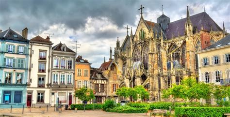 The treaty of troyes was an agreement that king henry v of england and his heirs would inherit the french throne upon the death of king charles vi of france.it was formally signed in the french city of troyes on 21 may 1420 in the aftermath of henry's successful military campaign in france. Kostengünstige Hotels in Troyes online buchen | B&B-HOTELS