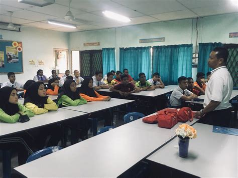 Nisbah bagi guru dan murid adalah 1:11. BLOG SMK. SG. CHOH (SEMESCO): KLINIK BOLING PADANG (LAWN BALL)