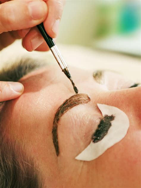 Mascara vs Eyelash Tinting - Why You Should Tint Your Lashes Instead