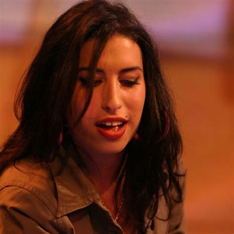 Amy Winehouse Hologram To Tour Worldwide Next Year Bbc News