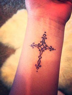 20 Simple Tattoos for Women - Pretty Designs