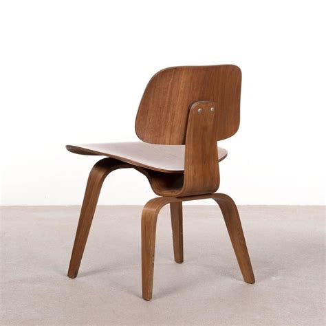 The eames dining chair on alibaba.com are perfectly suited to blend in with any type of interior decorations and they add more touches of glamor to your existing decor. Eames DCW Walnut Dining Chair for Herman Miller For Sale ...